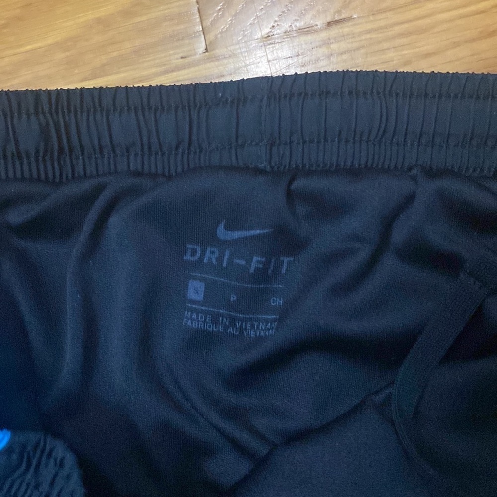 Nike Dri-Fit drawstring shorts w/built in underwear - Picture 5 of 10